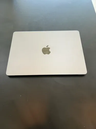 MacBook Air M2 8GB RAM 512 SSd