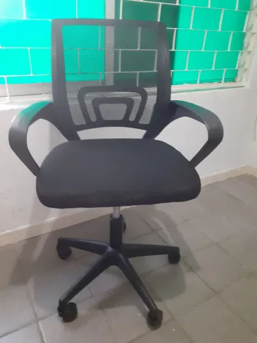 VENDO CADEIRA GIRATÓRIA COM APENAS 1 SEMANA DE USO