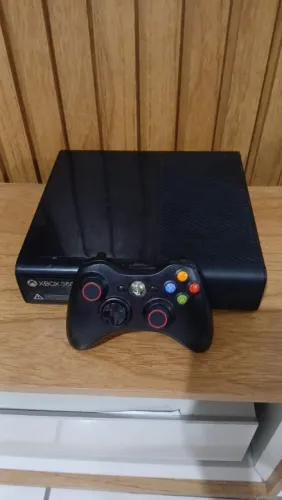 Xbox 360 super slim com HD de 320gb com 30 jogos