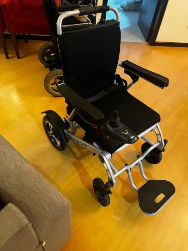 Cadeira de Rodas Motorizada M3000 - Alumínio, Dobrável