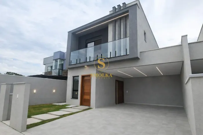 Casa nova com 3 dormitórios e pátio privativo no Jardim Rio Vermelho