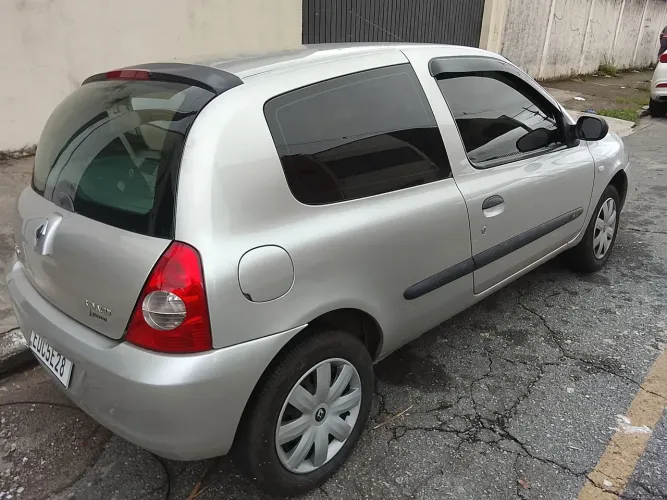 Renault Clio Hi-flex 1.0 16V 3P 2011