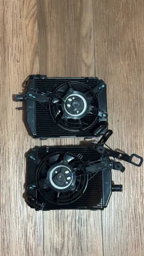 Radiador completo com ventoinha Tiger 1200 2022 a 2026. (Usado)
