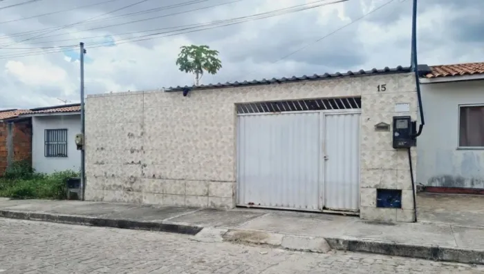 Casa na Gabriela  2/4, porteira fechada 