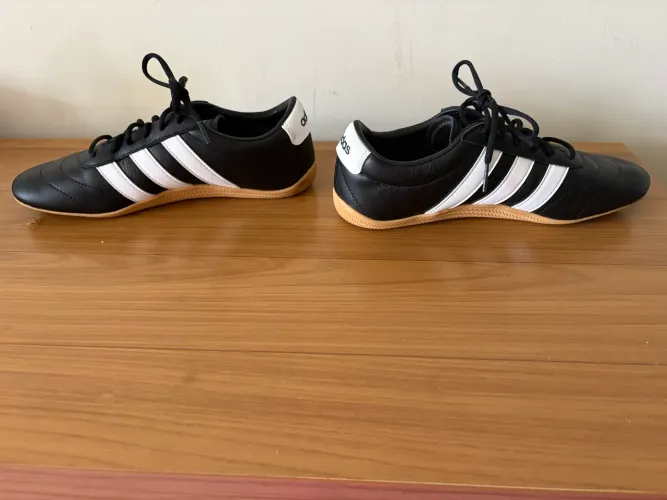Tênis adidas casual