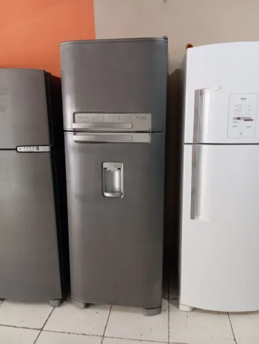 Vendo geladeira Electrolux Frost Free grafite. Funcionando perfeitamente. Parcelamos no.