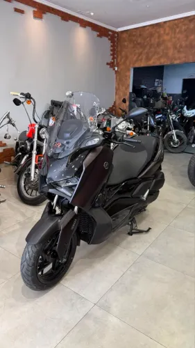 YAMAHA XMAX CONNECTED 300