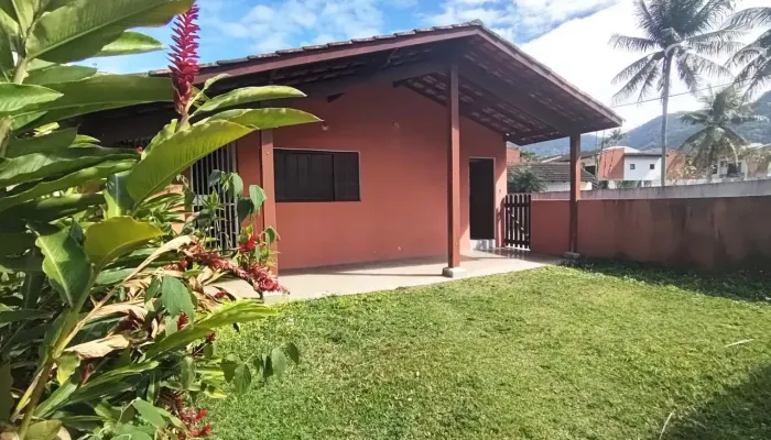 Ubatuba - Enseada : Casa à venda com 4 dormitórios e 4 vagas - Próximo a praia