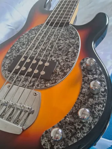 Baixo Music Man tbm5 Poucos Dias!!!!!!