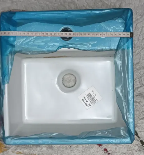Pia de louça branca nova 36x36x13, acesso para torneira central