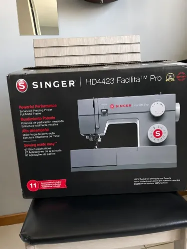 Máquina de Costura Singer PRO HD4423 + Kit Completo de Costura de Brinde!