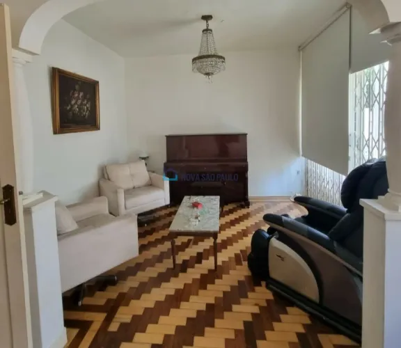 Venda. Planalto Paulista. Casa com 200M². 4 quartos. 4 vagas.