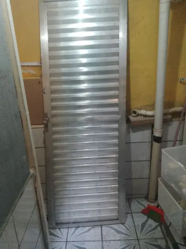 Folha de porta em alumínio 