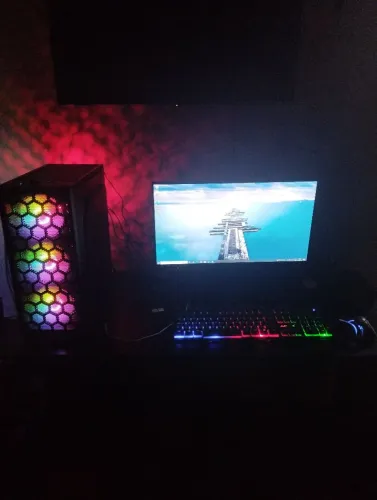 PC GAMER COMPLETO (i7 + 16GB + RX 560 + SSD) + MONITOR GAMER AOC 120Hz + MOUSE E TECLADO