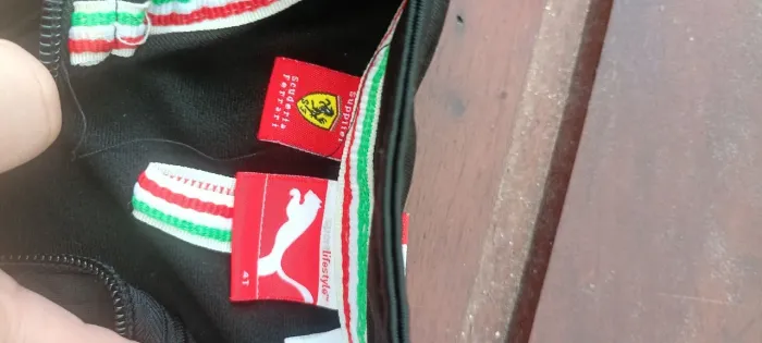 Jaqueta Ferrari preta tamanho 4