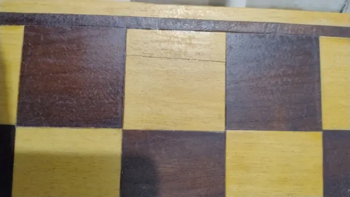 Tabuleiro de Xadrez marchetaria novo 46x 46 cm, casas de 5 cm, com peças de xadrez e Dama 