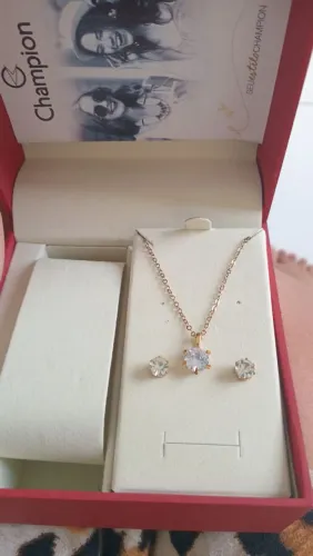 Conjunto de brinco e colar