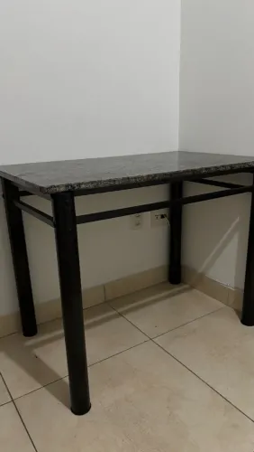 Mesa de mármore - quatro lugares