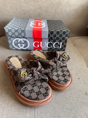 Sandália Gucci 35 feminina
