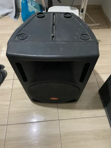Vendo caixa ativa Dooner 15? 300w funcionando perfeitamente
