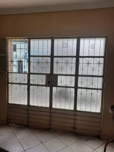 ? Portão de Ferro Reforçado com Vidros Inclusos