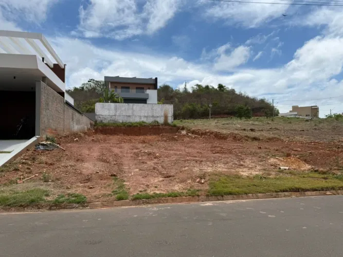 Lote 360m² no Verana | Condomínio de Alto Padrão | Segurança e Lazer Completo