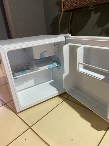 Frigobar Midea Semi novo 