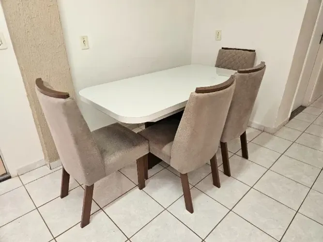 Mesa de Jantar Retângular com 6 Cadeiras