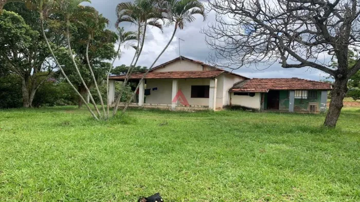 Encantadora Chácara à Venda no Bairro Colônia em Jacareí