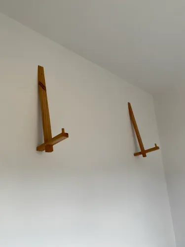 Rack para prancha de surf em madeira