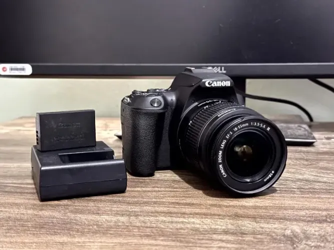 Canon SL3 + Lente do Kit e 2 baterias Canon
