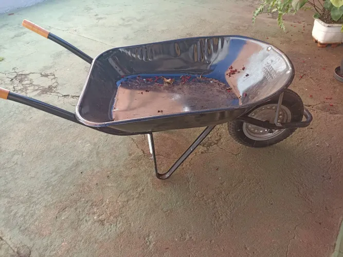 Carriola, semi nova só usada uma vez , entrego