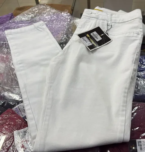 Calça branca skkiny novas