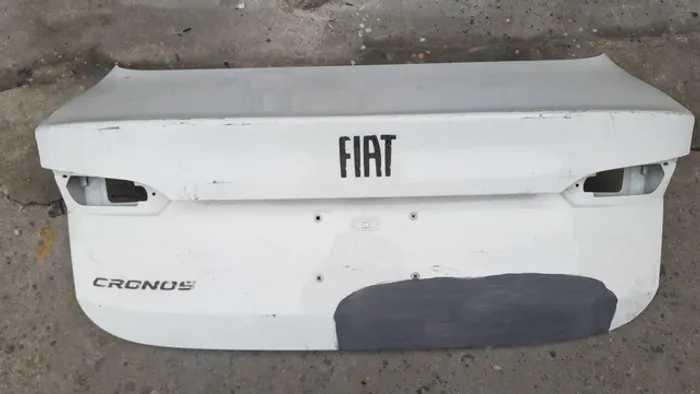 Tampa traseira Fiat cronos