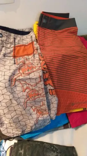 Bermudas em tactel coloridas da IDIO'S 