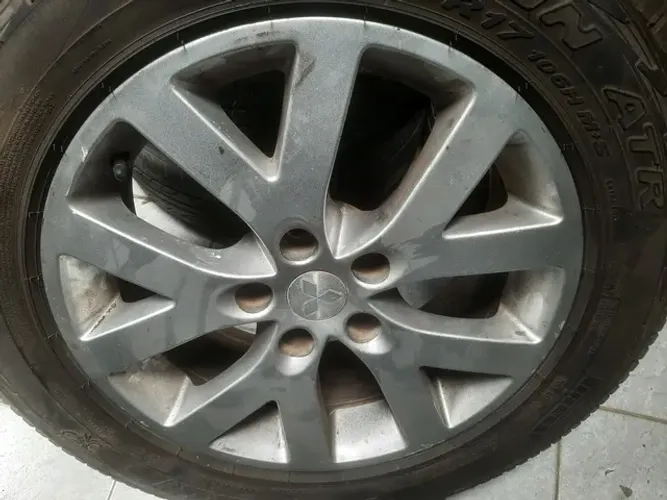 Roda aro 17 raiada prata Hyundai Tucson 5x114 usadas 