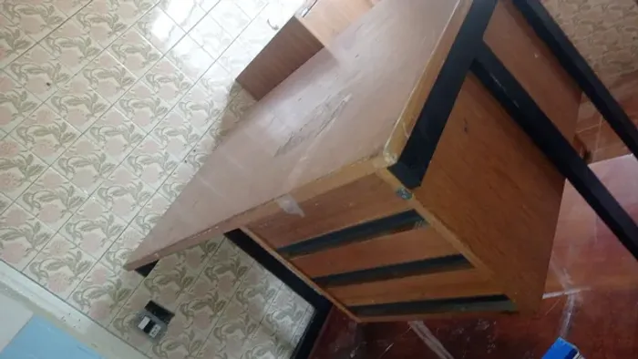 Mesa simples de madeira