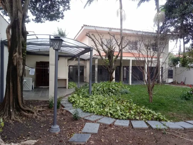 Sobrado com 3 Dormitórios (2 Suítes) para Alugar no Brooklin - São Paulo/SP