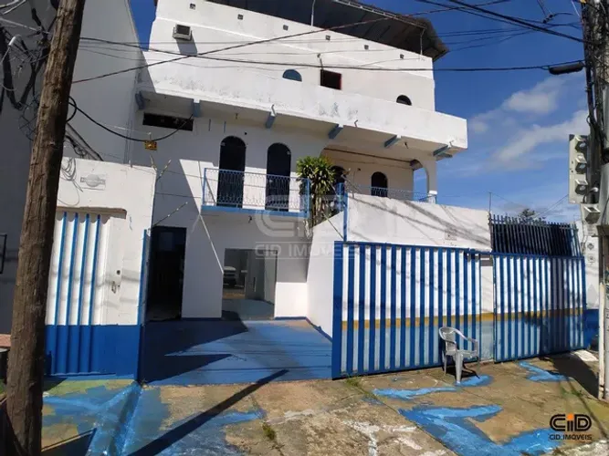 Prédio comercial com 2 pavimentos próximo ao Shopping Estação