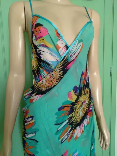 Lenço saida de praia modelo com trespasse estampa floral