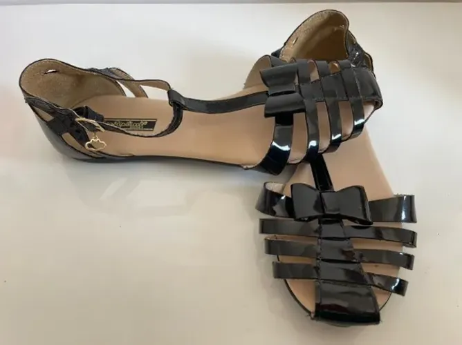 Sandália Lilica Ripilica cor preto Tamanho 35