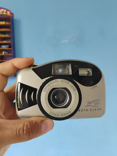 Camera analógica auto flash 35mm zoom 2001