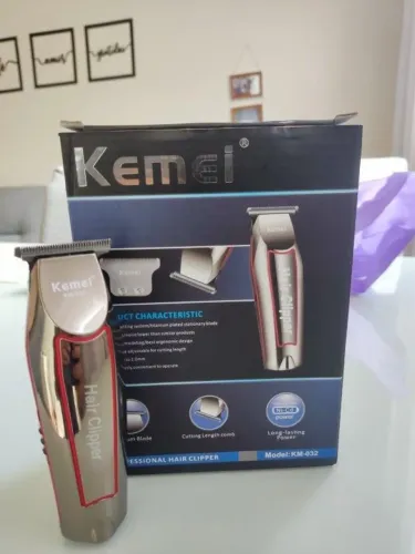 Máquininha de Acabamento cabelo Recarregável Kemei Km-032