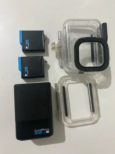 Acessórios GoPro 8 black. Carregador externo + duas baterias + caixa estanque original
