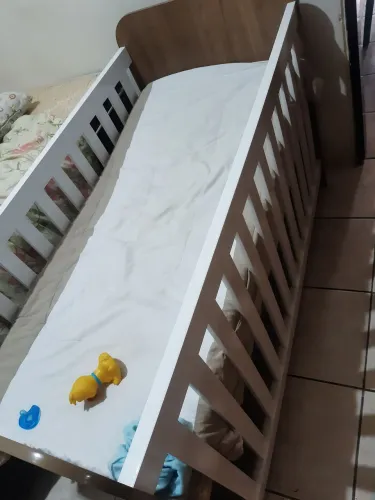Berço Infantil Branco com Grade