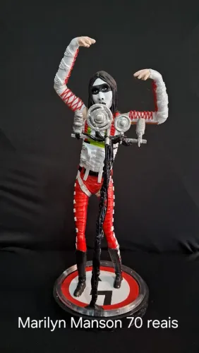 Estátua Marylin Manson 