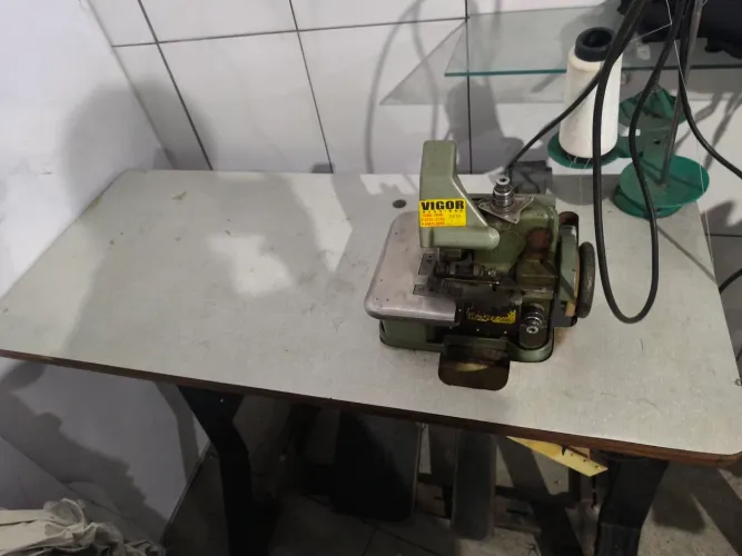 Máquina de Costura Vigor