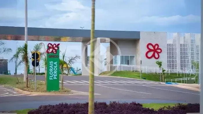 Vende-se: Terreno com 180m² no Condomínio Florais Pérola- Localizado na Av. Dubai próximo