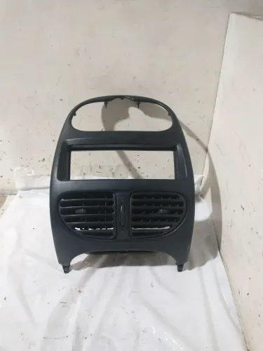 Moldura Central para Peugeot 206 2005