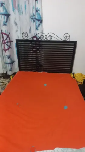 Rack de Cama em Metal Preto